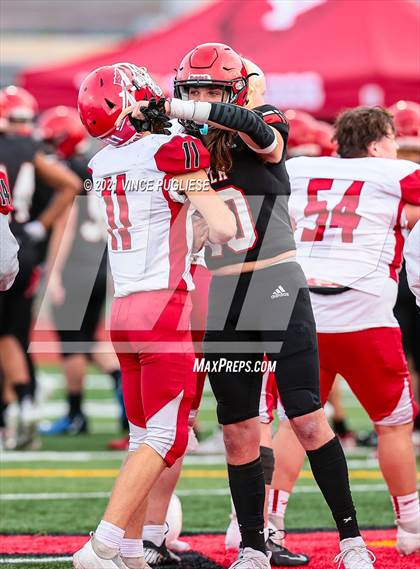 Thumbnail 3 in Yelm vs. Marysville-Pilchuck (3A Playoffs) photogallery.