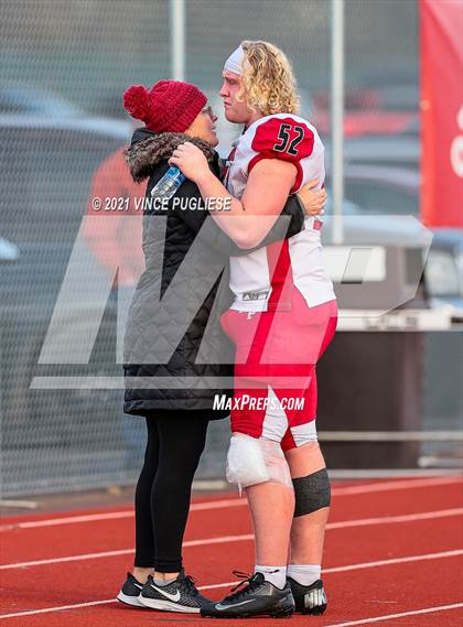 Thumbnail 3 in Yelm vs. Marysville-Pilchuck (3A Playoffs) photogallery.