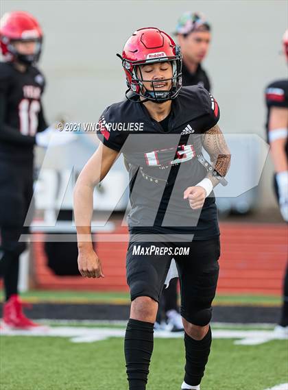 Thumbnail 1 in Yelm vs. Marysville-Pilchuck (3A Playoffs) photogallery.