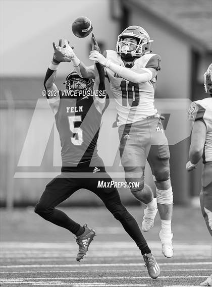 Thumbnail 2 in Yelm vs. Marysville-Pilchuck (3A Playoffs) photogallery.