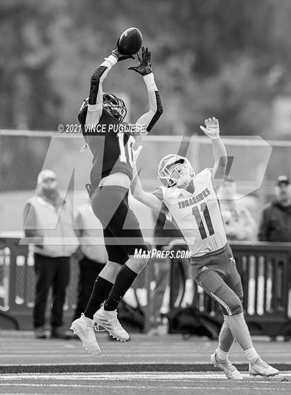 Thumbnail 3 in Yelm vs. Marysville-Pilchuck (3A Playoffs) photogallery.