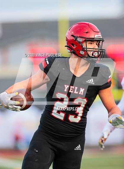 Thumbnail 3 in Yelm vs. Marysville-Pilchuck (3A Playoffs) photogallery.