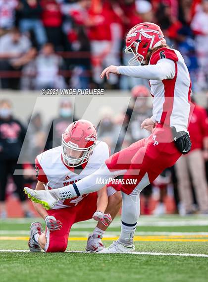 Thumbnail 2 in Yelm vs. Marysville-Pilchuck (3A Playoffs) photogallery.