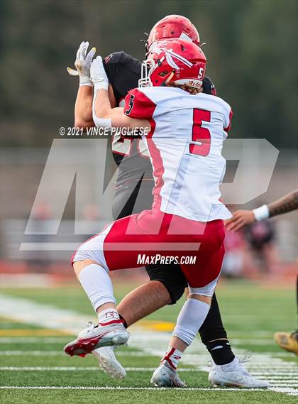 Thumbnail 2 in Yelm vs. Marysville-Pilchuck (3A Playoffs) photogallery.