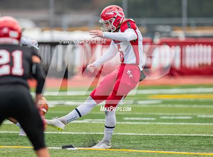 Thumbnail 2 in Yelm vs. Marysville-Pilchuck (3A Playoffs) photogallery.