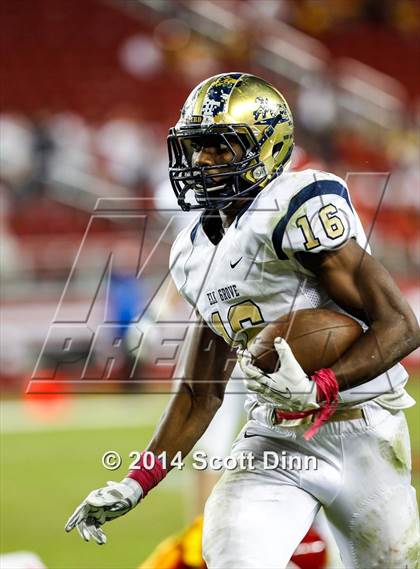 Thumbnail 1 in Jesuit vs. Elk Grove @ Levi's Stadium photogallery.