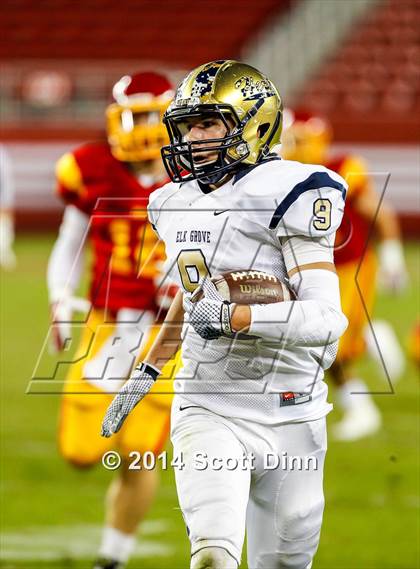 Thumbnail 3 in Jesuit vs. Elk Grove @ Levi's Stadium photogallery.