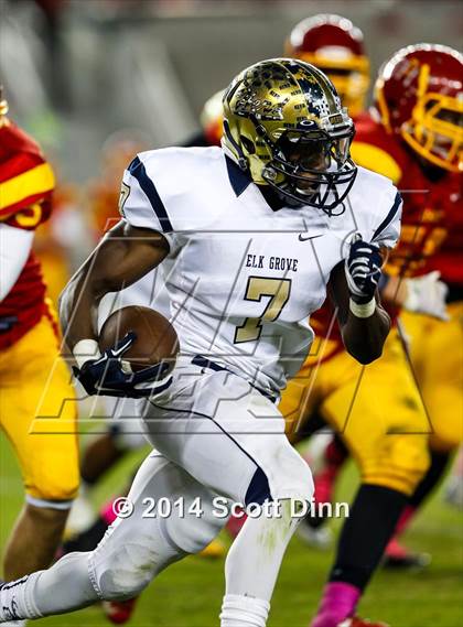 Thumbnail 3 in Jesuit vs. Elk Grove @ Levi's Stadium photogallery.