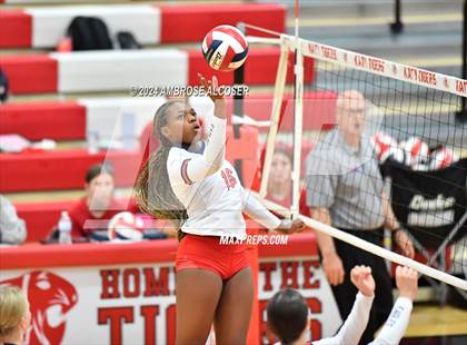 Thumbnail 2 in Grand Oaks vs. Dawson (KISD/CFISD Tournament) photogallery.