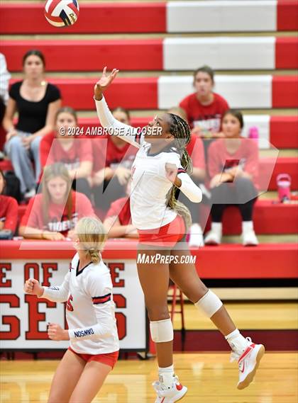 Thumbnail 2 in Grand Oaks vs. Dawson (KISD/CFISD Tournament) photogallery.