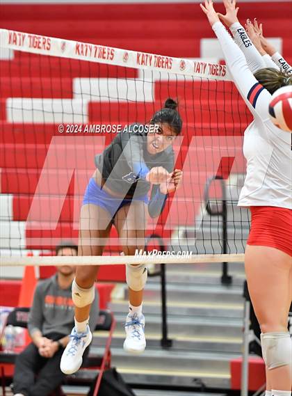 Thumbnail 3 in Grand Oaks vs. Dawson (KISD/CFISD Tournament) photogallery.