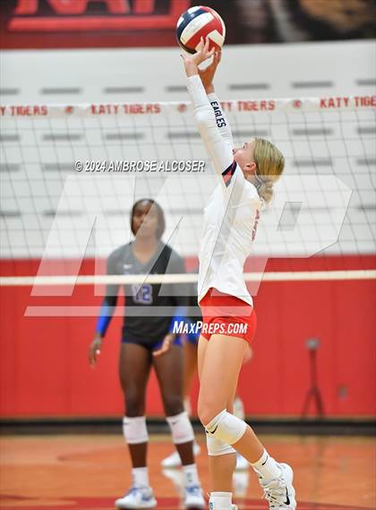 Thumbnail 2 in Grand Oaks vs. Dawson (KISD/CFISD Tournament) photogallery.