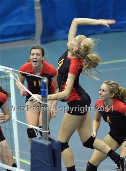 Thumbnail 2 in St. Mary's vs. St. Francis (CIF SJS D1 Final) photogallery.