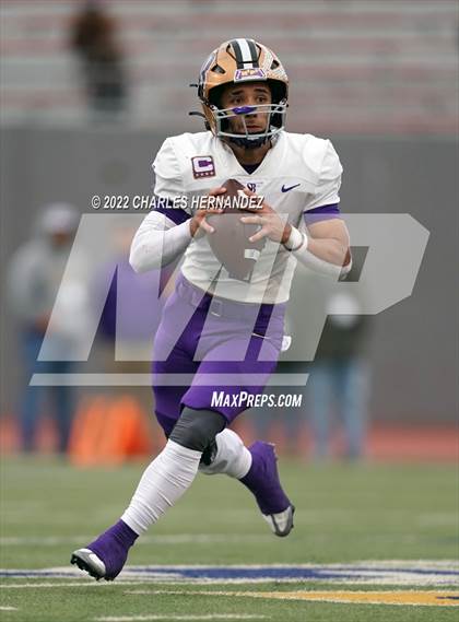 Thumbnail 1 in San Benito vs. Westlake (UIL 6A Division I Regional Semifinal) photogallery.