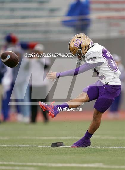 Thumbnail 3 in San Benito vs. Westlake (UIL 6A Division I Regional Semifinal) photogallery.