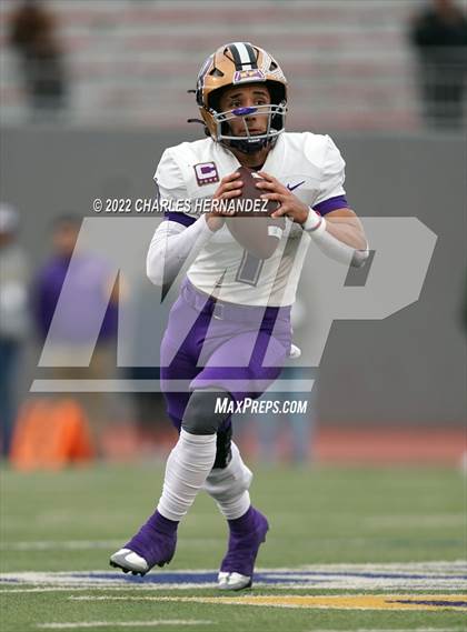 Thumbnail 3 in San Benito vs. Westlake (UIL 6A Division I Regional Semifinal) photogallery.