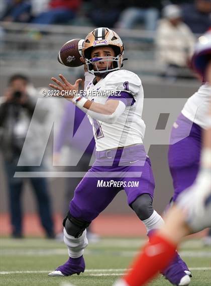 Thumbnail 1 in San Benito vs. Westlake (UIL 6A Division I Regional Semifinal) photogallery.