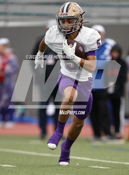 Thumbnail 2 in San Benito vs. Westlake (UIL 6A Division I Regional Semifinal) photogallery.