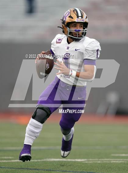 Thumbnail 2 in San Benito vs. Westlake (UIL 6A Division I Regional Semifinal) photogallery.