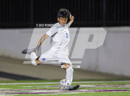 Thumbnail 2 in Wilson vs. Seagoville (UIL 5A Region II Bi-District Playoff) photogallery.