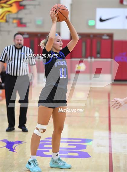 Thumbnail 1 in O'Connor vs. Chaparral (Hoophall West) photogallery.