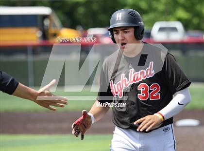 Thumbnail 2 in Highland vs Salem (IHSA, 3A sectional semifinal) photogallery.