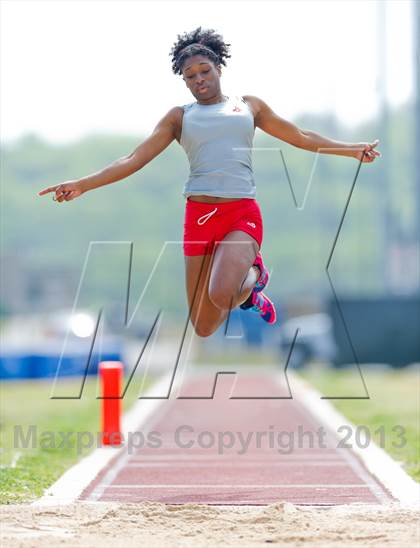 Thumbnail 1 in NISD Alamo Relays photogallery.