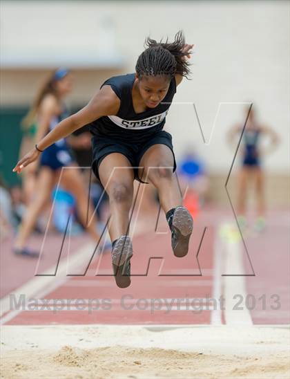Thumbnail 1 in NISD Alamo Relays photogallery.
