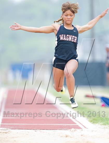 Thumbnail 1 in NISD Alamo Relays photogallery.