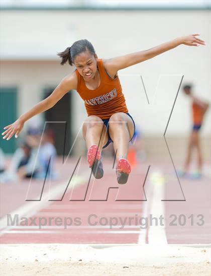 Thumbnail 1 in NISD Alamo Relays photogallery.