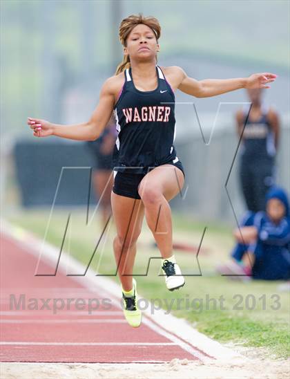 Thumbnail 3 in NISD Alamo Relays photogallery.
