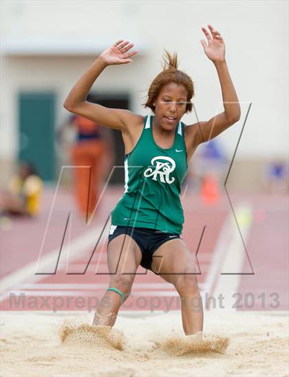 Thumbnail 1 in NISD Alamo Relays photogallery.