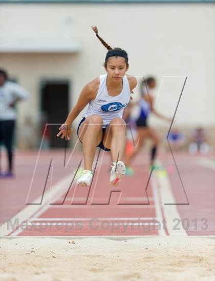 Thumbnail 1 in NISD Alamo Relays photogallery.