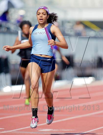 Thumbnail 2 in NISD Alamo Relays photogallery.