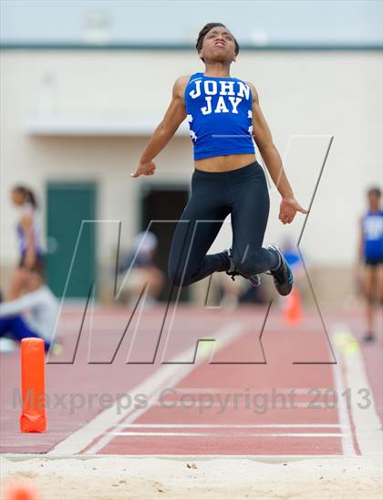 Thumbnail 1 in NISD Alamo Relays photogallery.