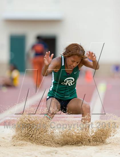 Thumbnail 2 in NISD Alamo Relays photogallery.