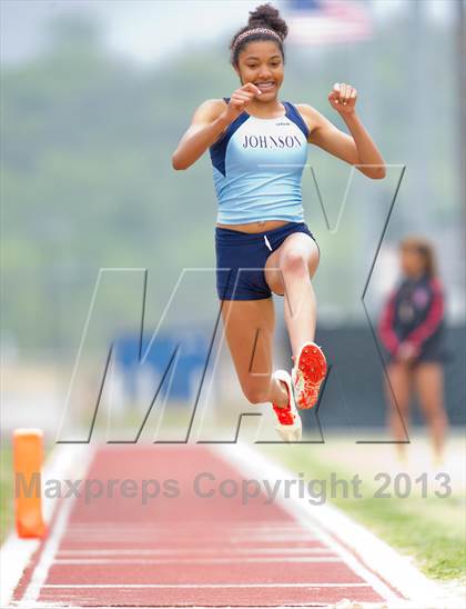 Thumbnail 3 in NISD Alamo Relays photogallery.