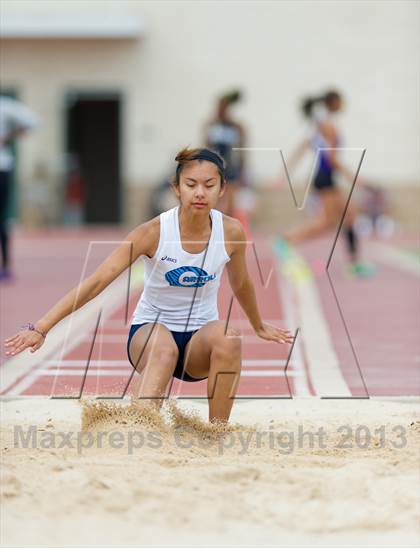 Thumbnail 2 in NISD Alamo Relays photogallery.