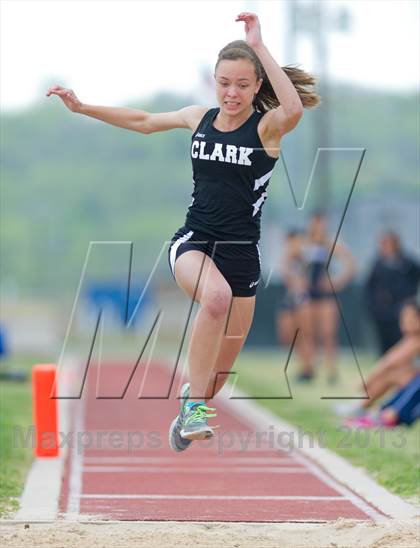 Thumbnail 2 in NISD Alamo Relays photogallery.