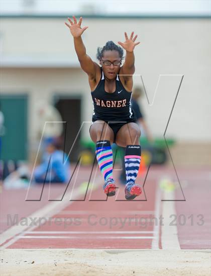 Thumbnail 3 in NISD Alamo Relays photogallery.