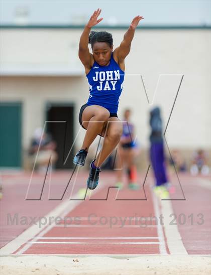 Thumbnail 2 in NISD Alamo Relays photogallery.