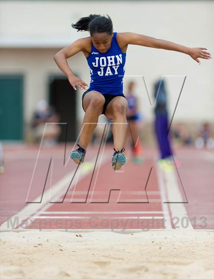 Thumbnail 3 in NISD Alamo Relays photogallery.