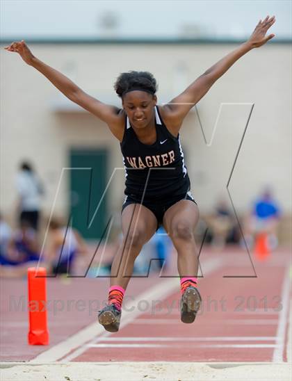 Thumbnail 1 in NISD Alamo Relays photogallery.
