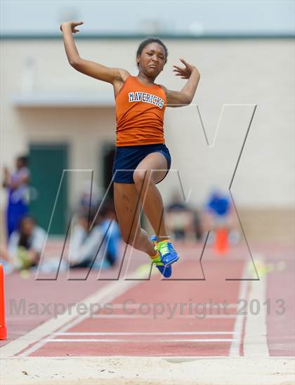Thumbnail 2 in NISD Alamo Relays photogallery.
