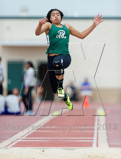 Thumbnail 2 in NISD Alamo Relays photogallery.