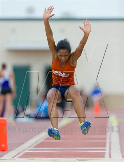 Thumbnail 1 in NISD Alamo Relays photogallery.