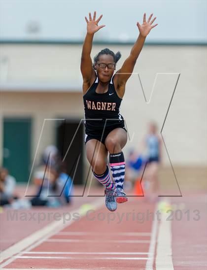 Thumbnail 1 in NISD Alamo Relays photogallery.