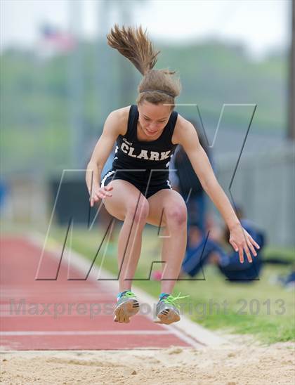 Thumbnail 2 in NISD Alamo Relays photogallery.