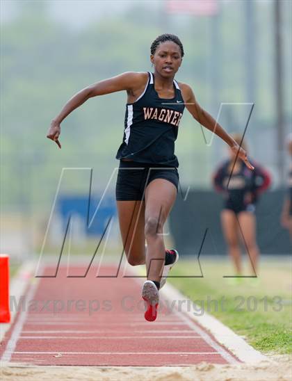 Thumbnail 3 in NISD Alamo Relays photogallery.