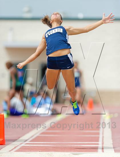 Thumbnail 2 in NISD Alamo Relays photogallery.